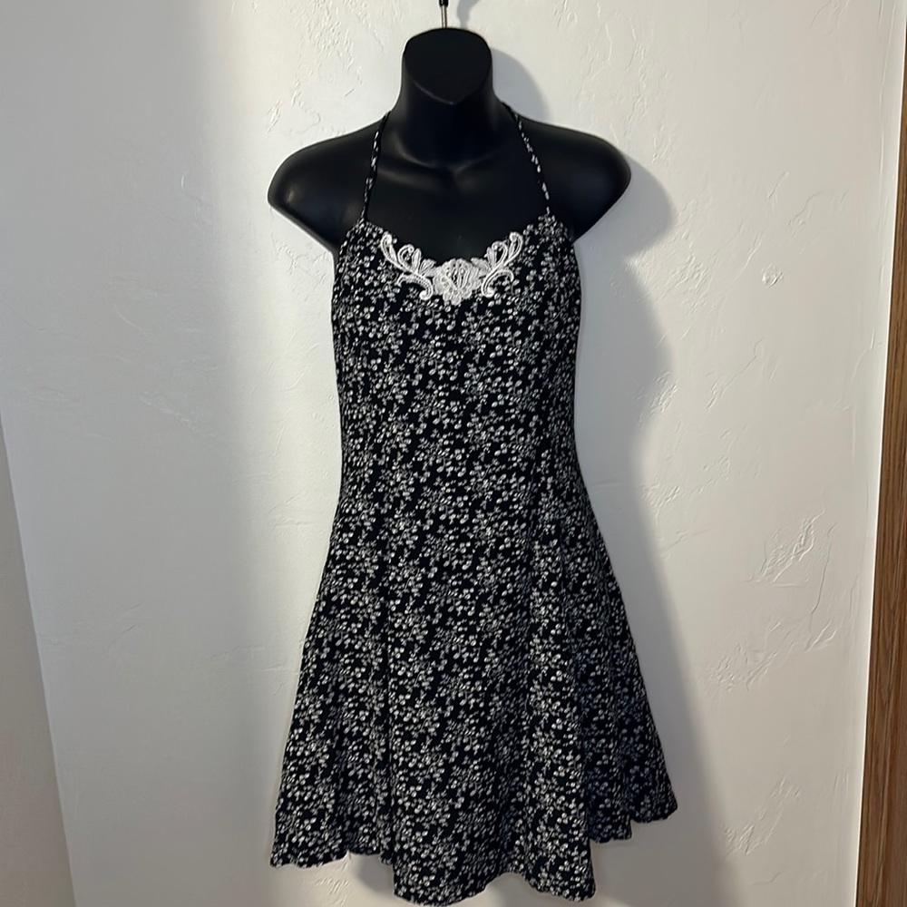 Vintage Hunters Run black & white floral dress 10